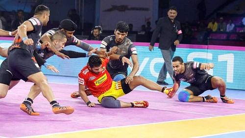 Can Mumba's defence overcome Pawan's brilliance?