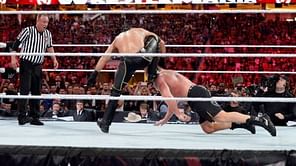5 WWE सुपरस्टार्स जिन्होंने अपने शानदार फिनिशर को घटिया फिनिशिंग मूव से बदला