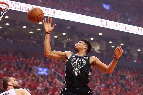 The Milwaukee Bucks remain keen to sign Giannis Antetokounmpo to a new deal