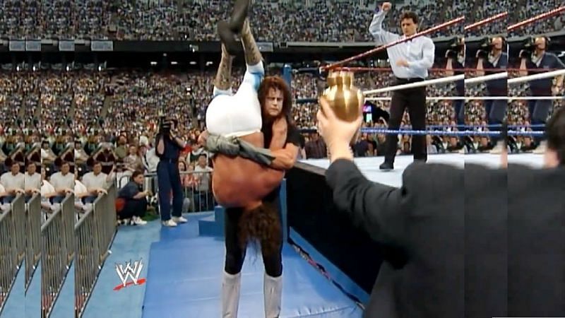 The Undertaker prepares to Tombstone Jake Roberts at Wrestlemania VIII