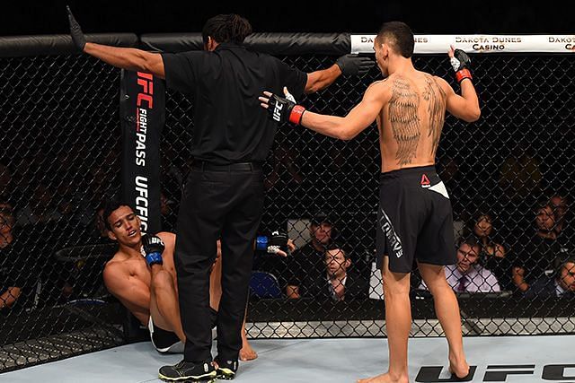 Max Holloway&#039;s fight with Charles Oliveira ended in anticlimactic fashion