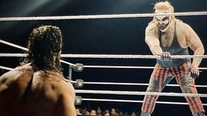 WWE Hell In A Cell से पहले लाइव इवेंट में सैथ रॉलिंस और द फीन्ड द्वारा मैच लड़ने की 5 बड़ी वजह