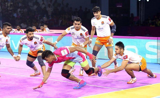 Jaipur Pink Panthers destroyed Puneri Paltan 43-34 in an intense encounter