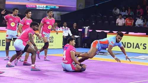 Can Maninder continue his great form? (Image Courtesy: Pro Kabaddi)