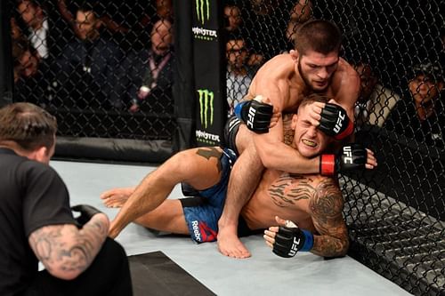 Khabib Nurmagomedov defeats Dustin Poirier with a rear-naked choke submission