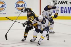 Crosby leaves preseason finale with apparent foot injury