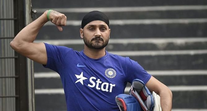 Hindi Cricket News: इस गेंदबाज के फैन हुए हरभजन सिंह, कहा भारतीय टेस्ट टीम आपको बुला रही है
