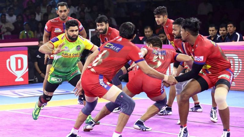 Pardeep Narwal&#039;s 19 raid points went in vain as Patna Pirates lost the match against Dabang Delhi K.C.