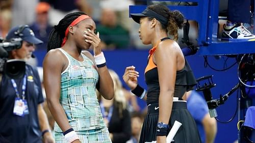 Naomi Osaka (R) asking Coco Gauff (L) to address the fans along with her at the US Open