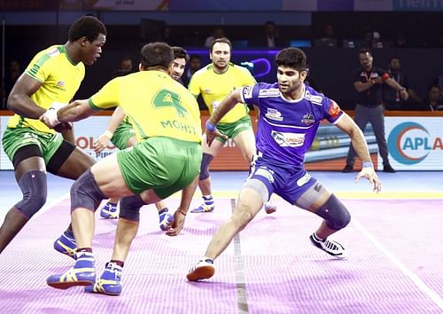 Haryana Steelers' Vinay in action