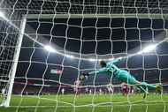 Karim Benzema's header looked to give Real the lead until Jan Oblak made a spectacular save