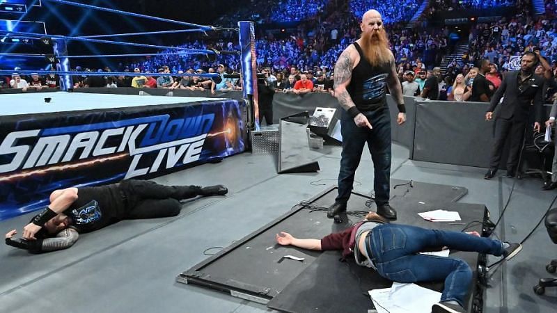 Rowan attacks Daniel Bryan and Roman Reigns on SmackDown Live