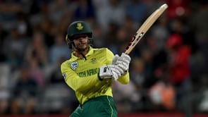 De Kock dazzles as South Africa thump India to level series