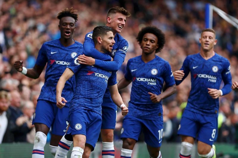 Chelsea players celebrating Jorginho&#039;s goal on Saturday.