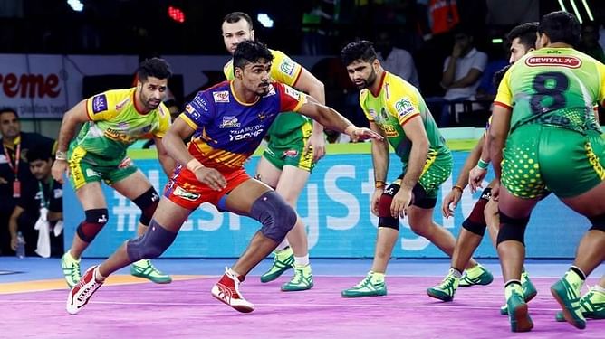 Pro Kabaddi Live Score: Patna Pirates vs UP Yoddha | UP Yoddha take a 16-14 lead over Patna Pirates | Live Commentary and Match Updates | 6th September 2019