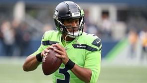 Wilson delivers improbable touchdown pass to Lockett
