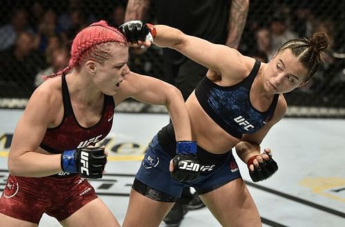 Maycee Barber defeats Gillian Robertson