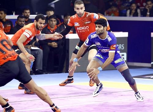 Haryana Steelers' Vinay in action