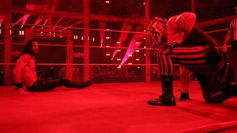Many fans went home confused after the finish of the Hell in a Cell main event match.