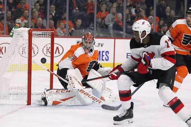 Hart shines in 1st shutout, Flyers top Devils 4-0