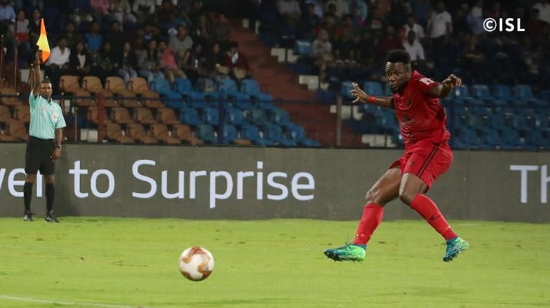 Jose Leudo straying offside against Bengaluru FC (Photo credit: ISL)