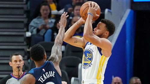 Steph Curry erupted for 40 points in just 25 minutes in a preseason blowout of the Timberwolves