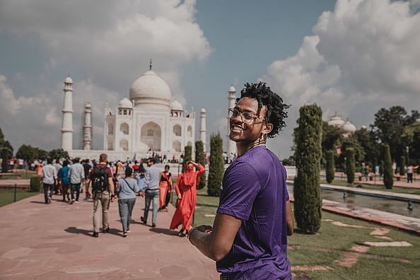 De&#039;Aaron Fox in front of the Taj Mahal in India