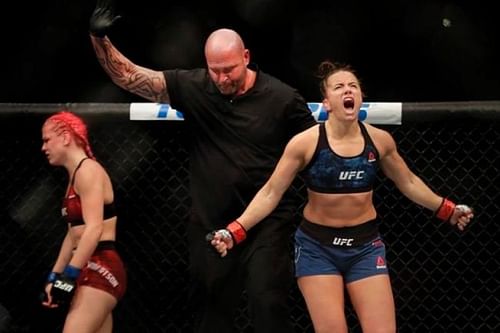 Maycee Barber wins against Gillian Robertson