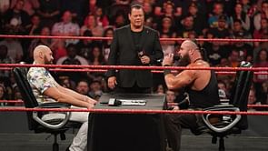 WWE न्यूज़: ब्रॉन स्ट्रोमैन के खिलाफ कॉन्ट्रैक्ट साइन के दौरान 6 फुट 9 के टायसन फ्यूरी की हरकत पर हंसे फैंस