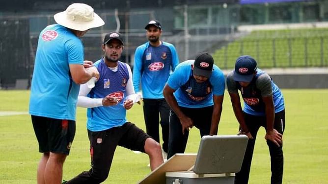 Hindi Cricket News: भारत vs बांग्लादेश सीरीज पर मंडराया खतरा, बांग्लादेशी खिलाड़ी हड़ताल पर जा सकते हैं