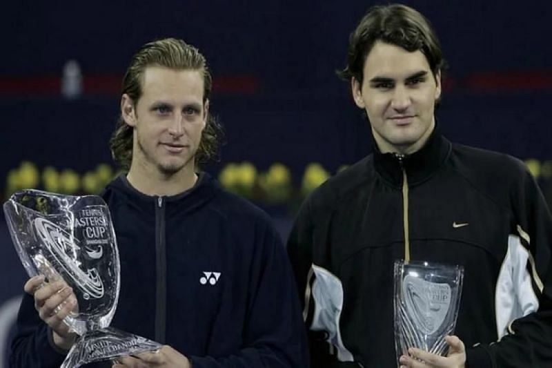 Federer poses with 2005 ATP Finals (then called the Tennis Masters Cup) winner David Nalbandian