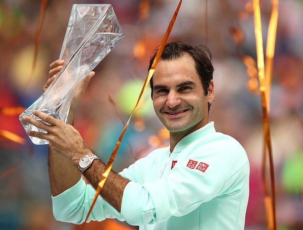 Federer poses with his 4th Miami title in 2019