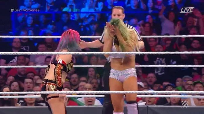 Asuka using the green mist on Charlotte