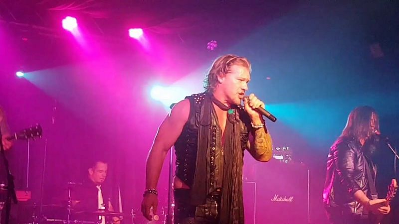 Chris Jericho singing as part of Fozzy