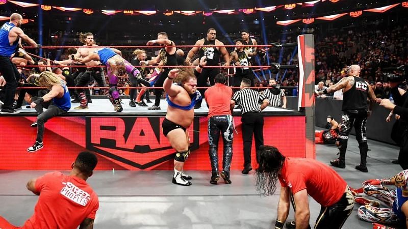 Brand warfare ends this week&#039;s episode of WWE RAW