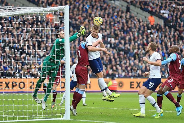 West Ham goalkeeper Roberto looked like an absolute liability