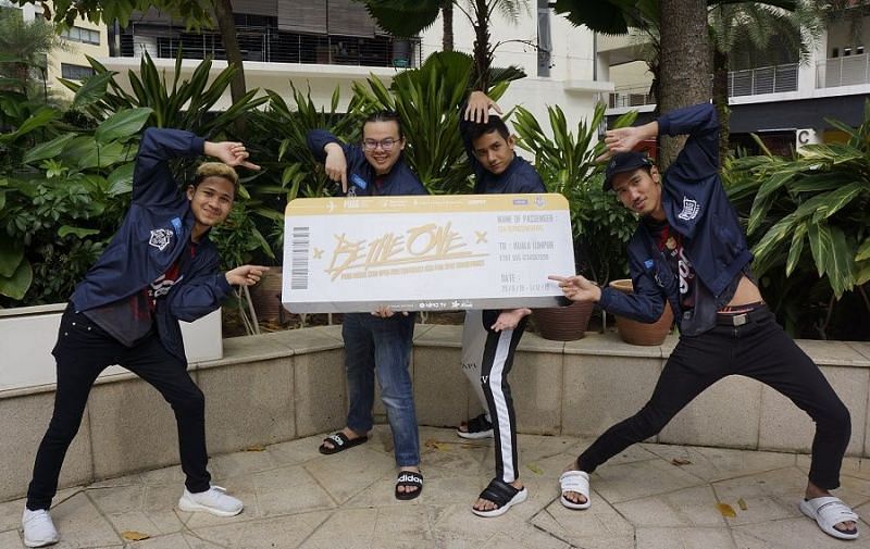 Team Yoodo Gank with their ticket to the Grand Finals of PMCO Fall Split 2019 (Image: Digital News Asia)