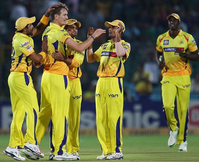 Chris Morris being congratulated by his CSK teammates in an IPL game in 2013.