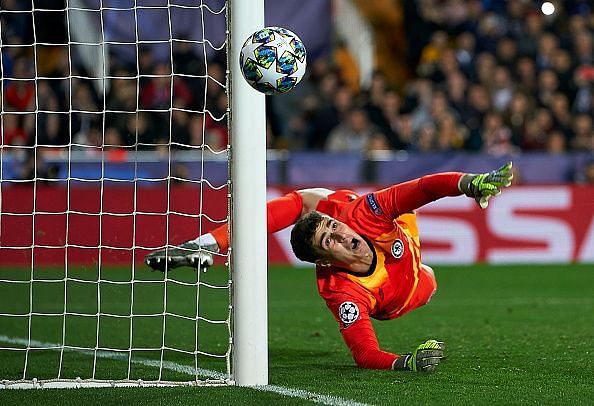 Kepa saved Dani Parejo&#039;s shot from the spot