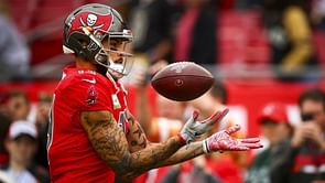 Buccaneers' Evans ties Moss for NFL record
