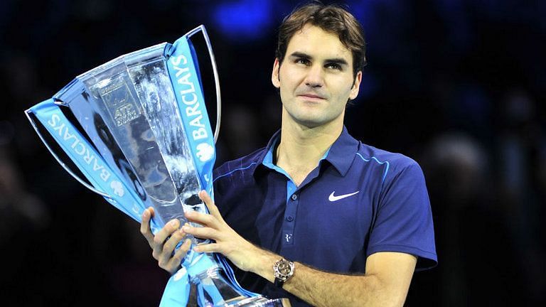Roger Federer lifts his record-6th ATP Finals title in 2011