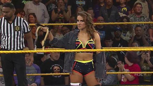 Dakota Kai holding Tegan Nox's knee brace