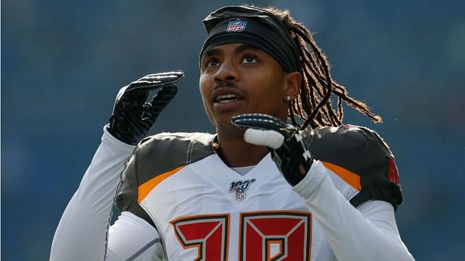 Bucs waive Hargreaves two days after benching him for lack of 'hustle'