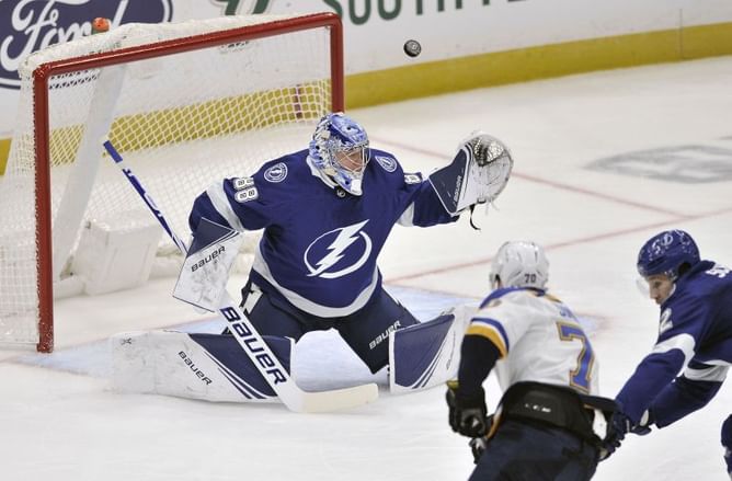 Sundqvist scores 2 before injury, Blues beat Lightning 4-3