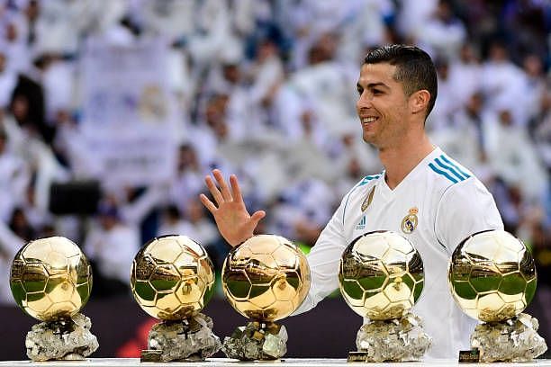Cristiano Ronaldo poses with his 5 Ballon d&#039;Or trophies
