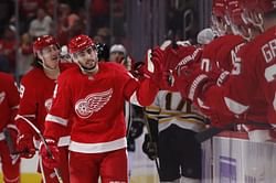 Fabbri scores twice in 1st game, Red Wings beat Bruins 4-2