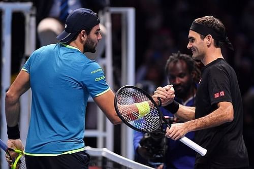 Matteo Berrettini (L) and Roger Federer (R)