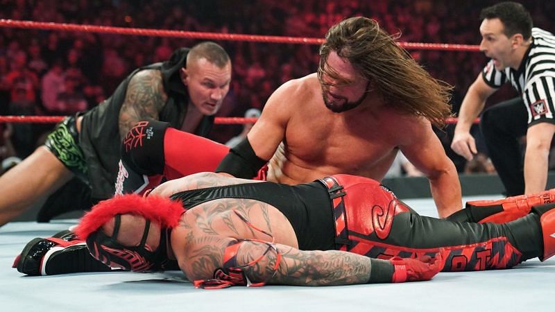 The Viper distracted The Phenomenal One during the Championship match