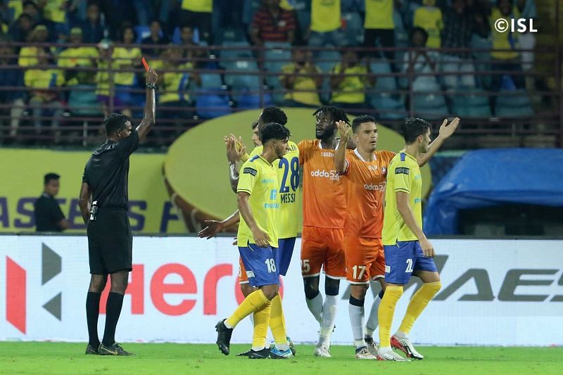 Ahmed Jahouh saw a straight red for a mistimed challenge on Bartholomew Ogbeche (Image Credits: ISL Media)