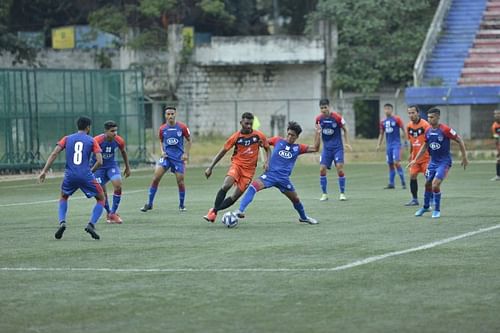 South United FC's Jaison made some headway but was crowded out by BFC defenders